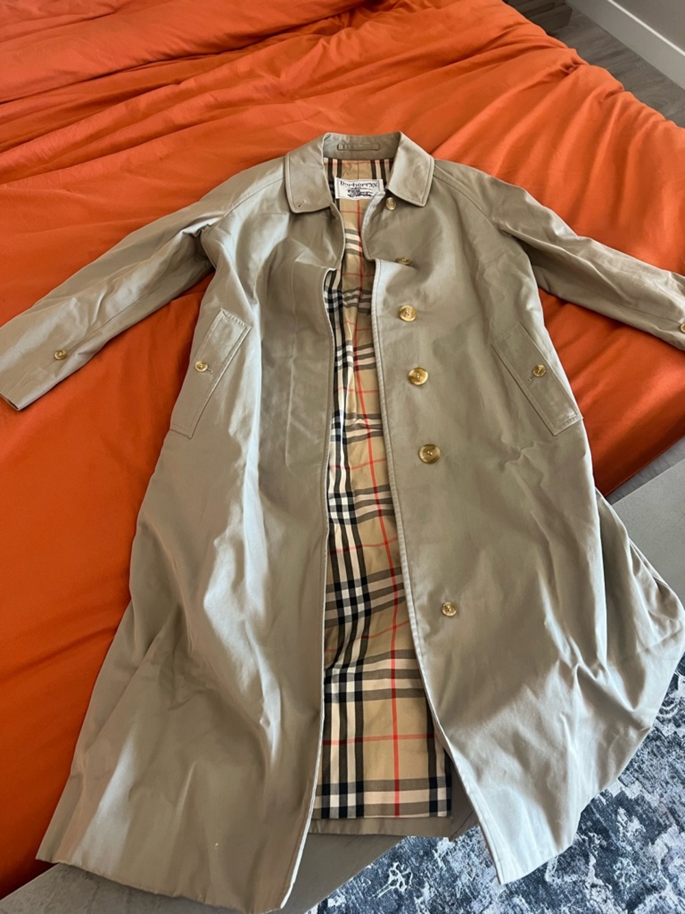 Burberry Khaki Trench Coat with Signature Check Lining - Picture 5 of 5